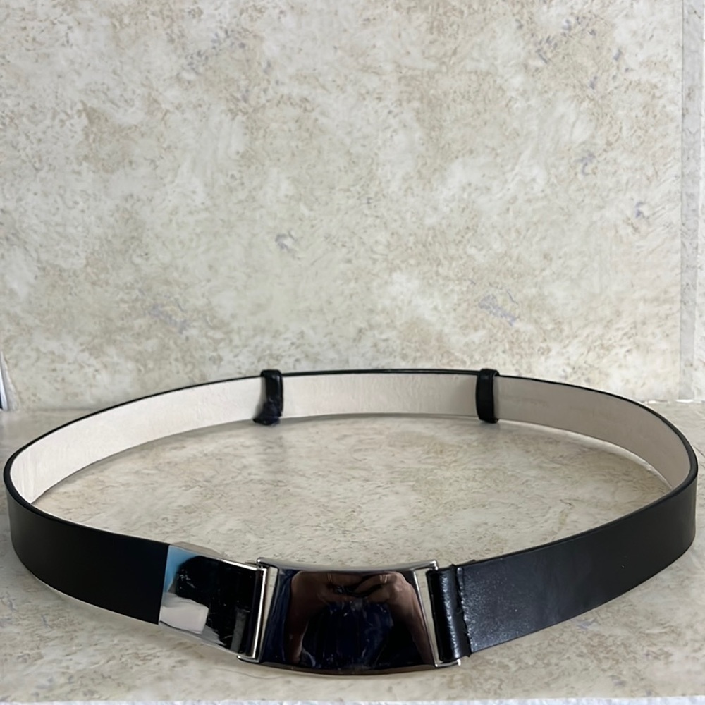 Ellen Tracy Genuine Leather Belt adjustable size 26“-38”